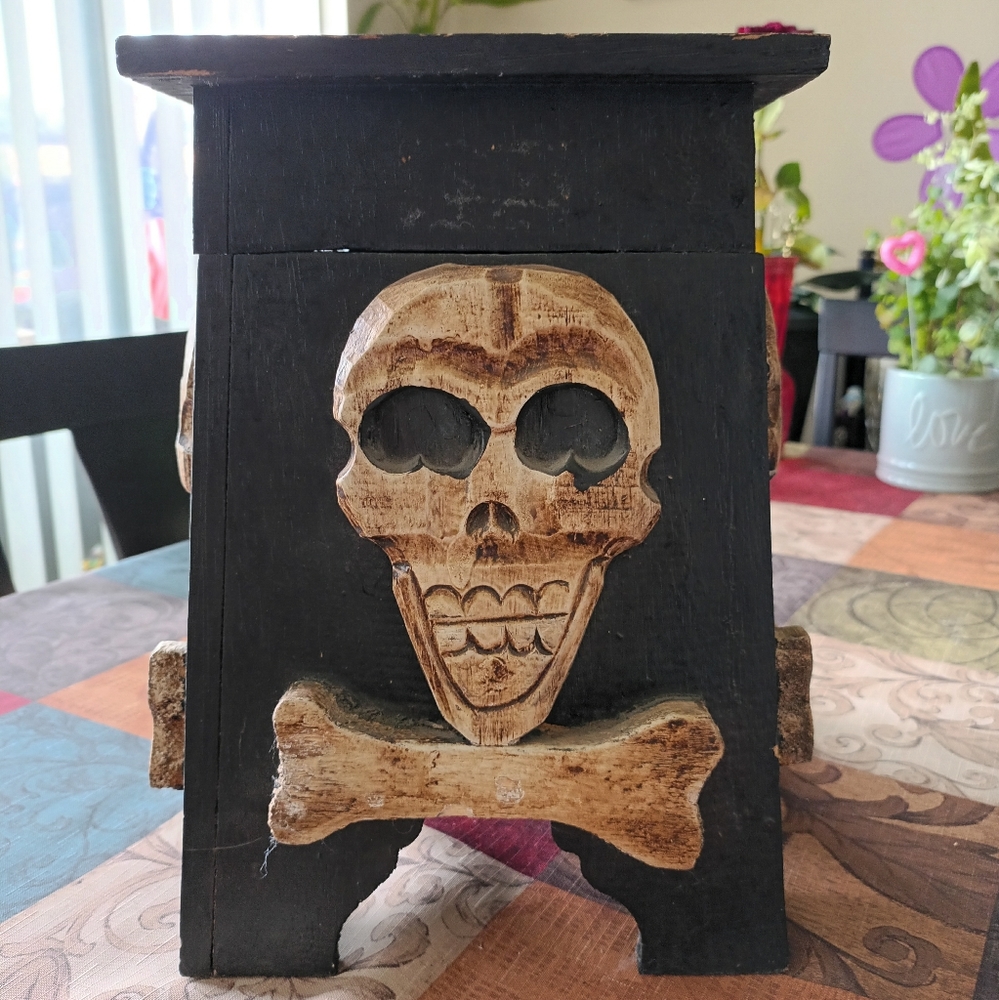 Small Skull Chest